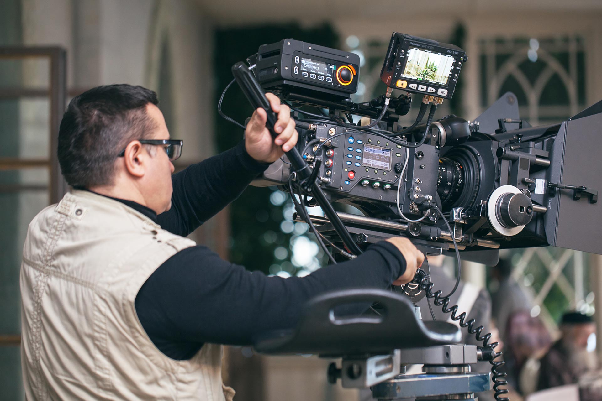 CÁMARA PROFESIONAL GRABANDO